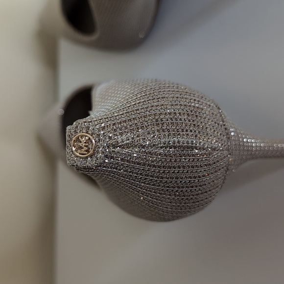 Michael Kors 7.5 Alina Flex Pump Pale Gold Glitter Chain Mesh Heels, NEW - Picture 7 of 11